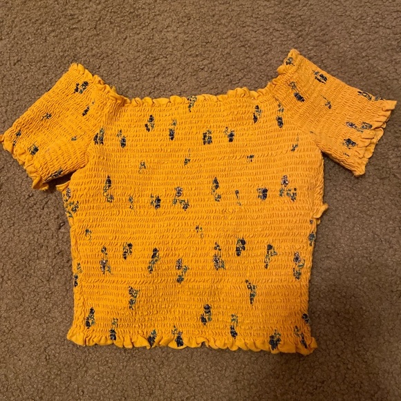 yellow hollister crop top - Picture 2 of 3